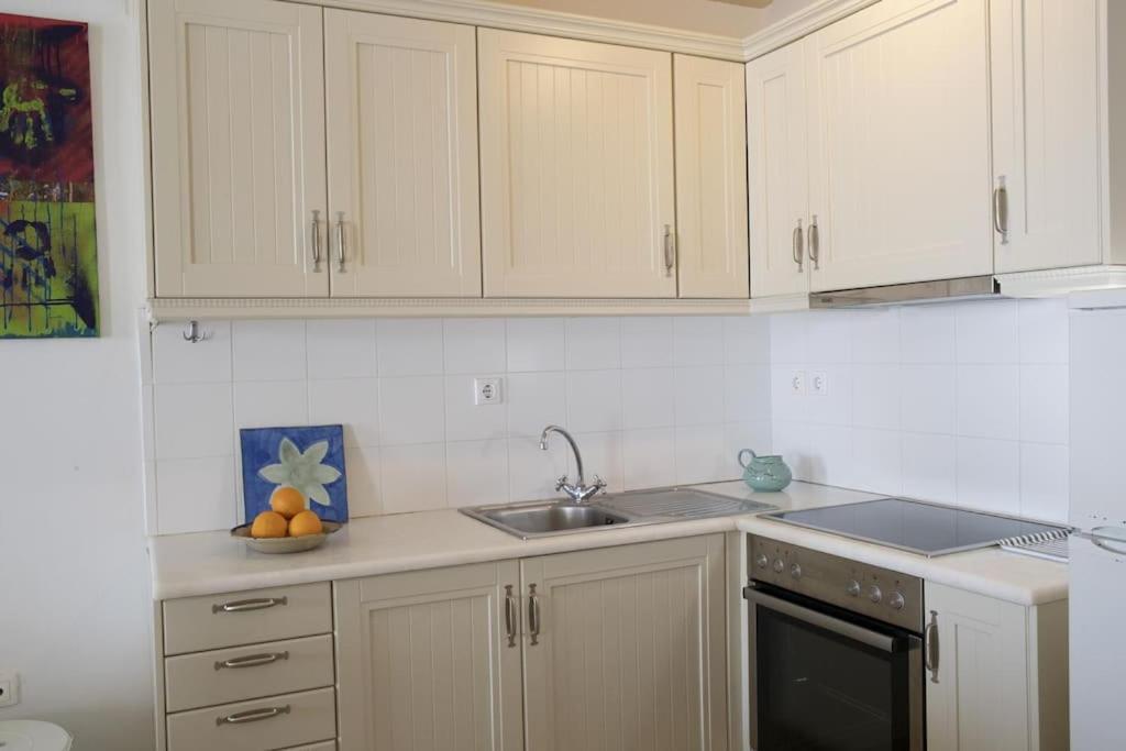 Beachfront 2Br Apartment - Free Parking Λιβάδι Εξωτερικό φωτογραφία