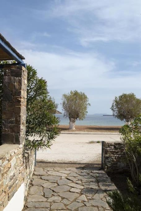 Beachfront 2Br Apartment - Free Parking Λιβάδι Εξωτερικό φωτογραφία