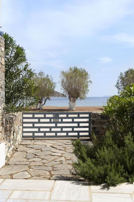 Beachfront 2Br Apartment - Free Parking Λιβάδι Εξωτερικό φωτογραφία